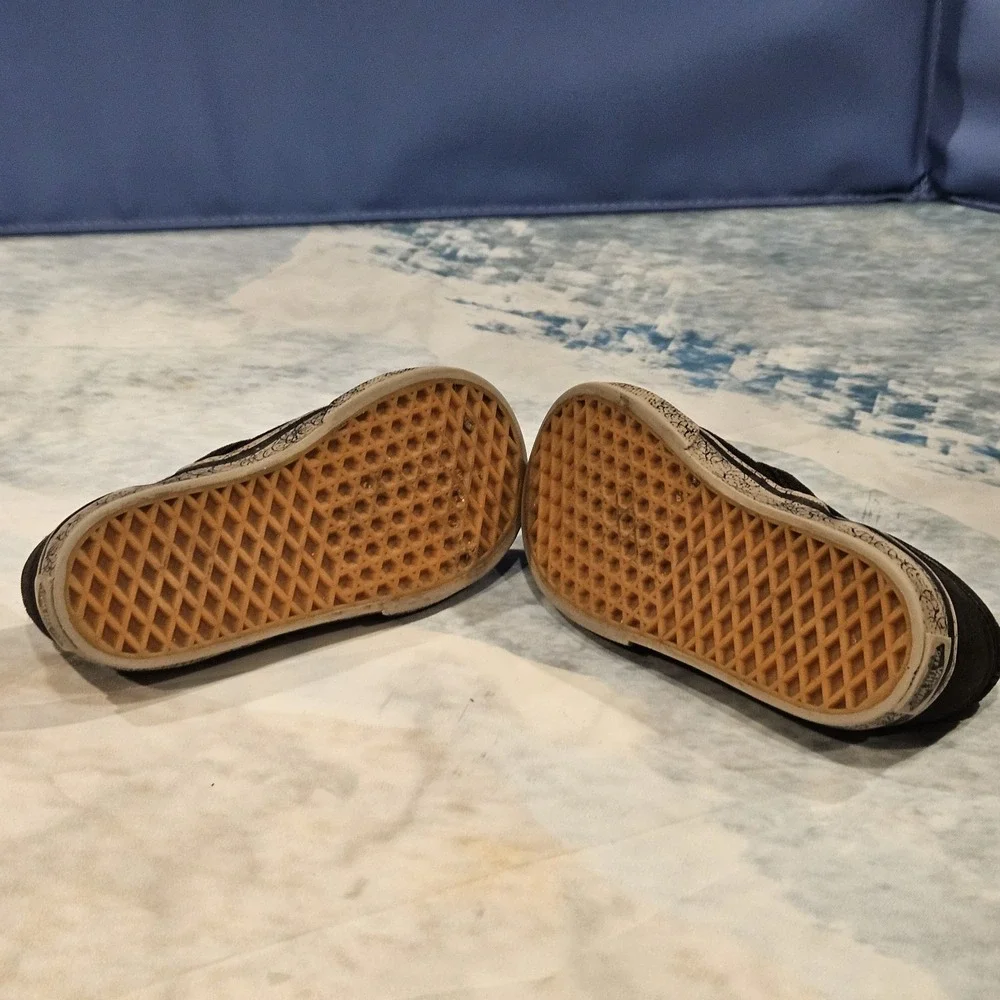 Vans Peanuts Charlie Brown Slip On Toddler Size 7 (See Measurements)
